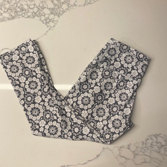 3/4 Length Lululemon Size 4 Floral Leggings - Picture 1 of 8